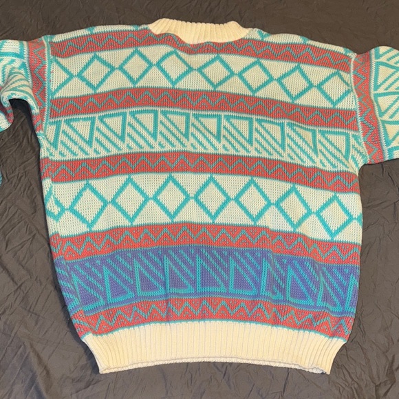 Vibrant Geometric Crewneck Sweater - Picture 4 of 10